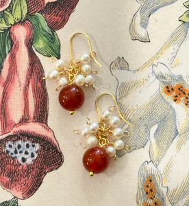 Agate with Pearls